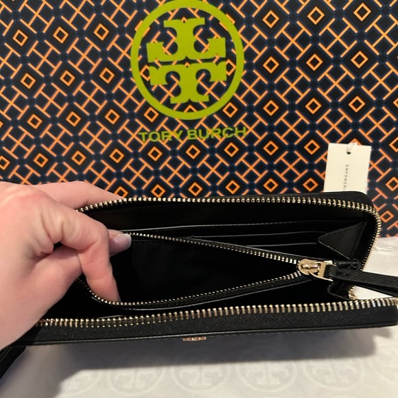 Tory Burch Emerson Wristlet Zip Continental Wallet Black Gold - Picture 9 of 10